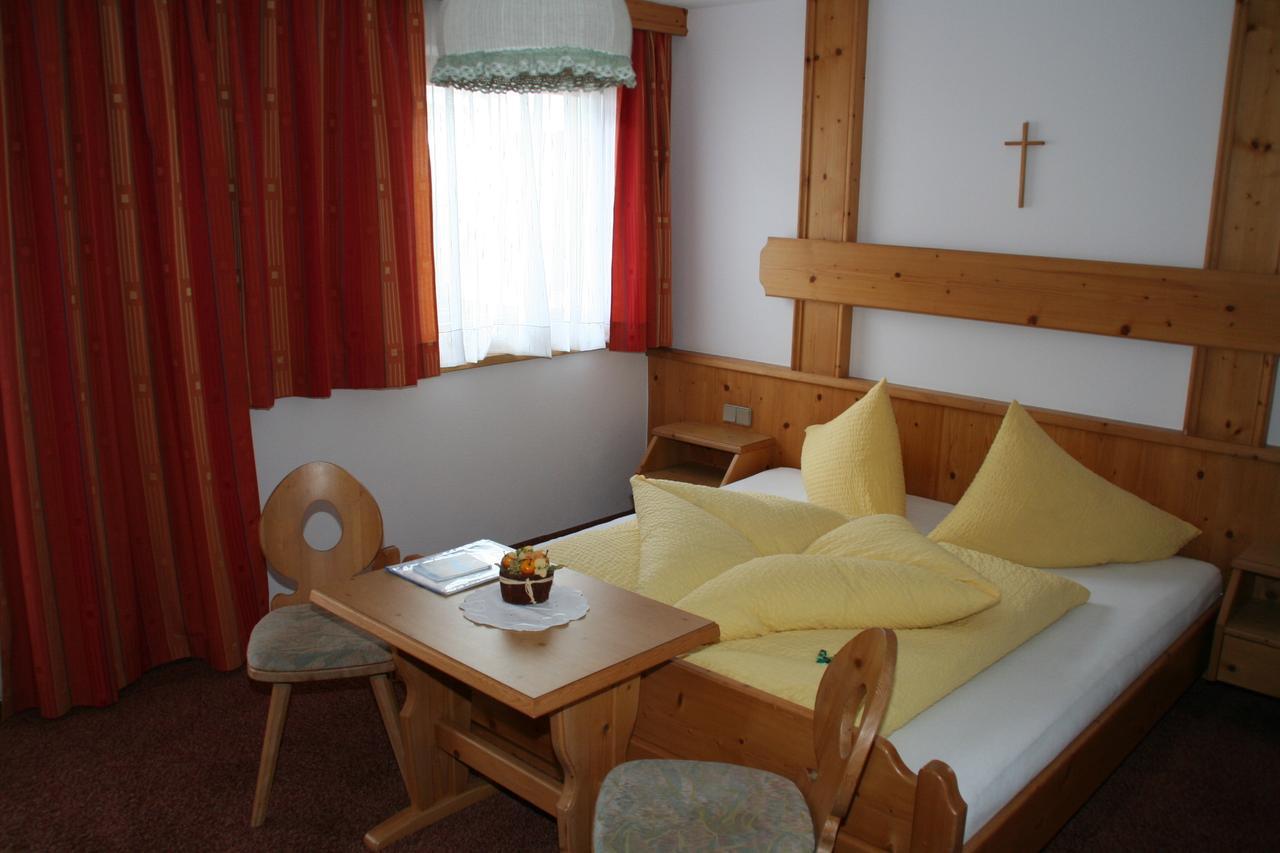 Pension Enzian Niederau Habitación foto