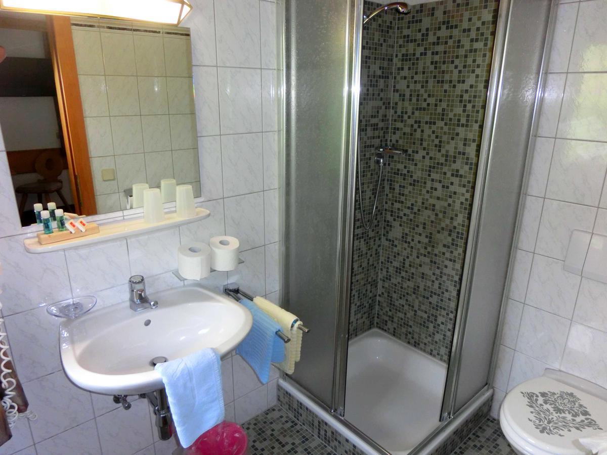 Pension Enzian Niederau Habitación foto